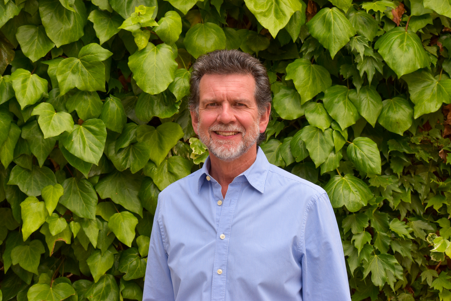 Photo of Paul Barber in front of ivy on the Alleyn's site in Summer 2023